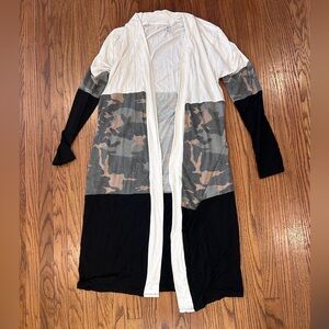 Magic Fit color Block Duster in white, black & camo - size small